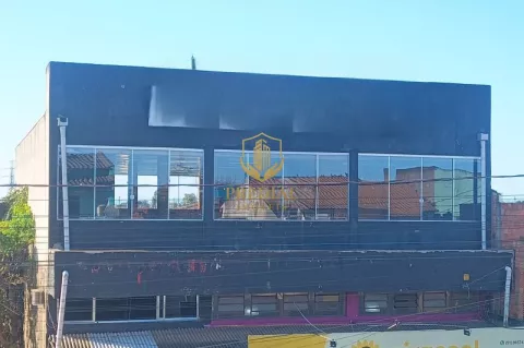 Sala comercial ensolarada com 150m² no bairro Mathias Velho em Canoas