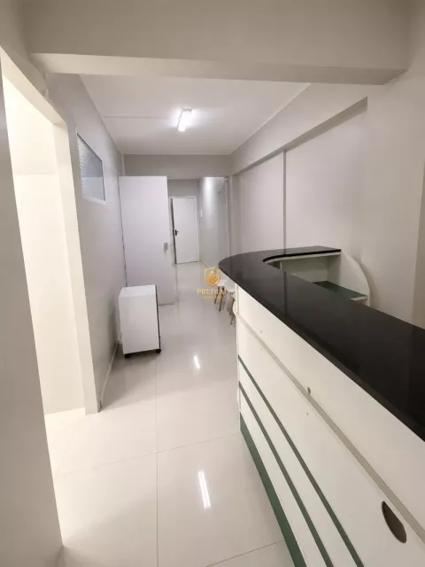Sala comercial com divisórias no centro de Canoas próxima ao trem e comércio local